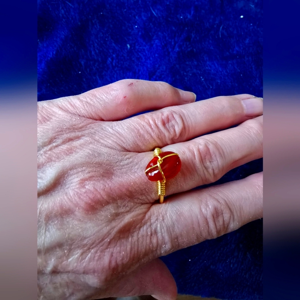 Carnelian ring with adjustable band
